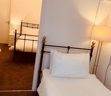 Yeovil Bed & Breakfast | Preston Hotel