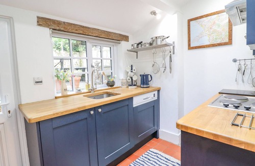 Ffestiniog Cottage | PRESWYLFA, pet friendly, with open fire in Ffestiniog