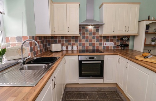 Penmachno Cottage | PRESWYLFA, pet friendly, with open fire in Penmachno