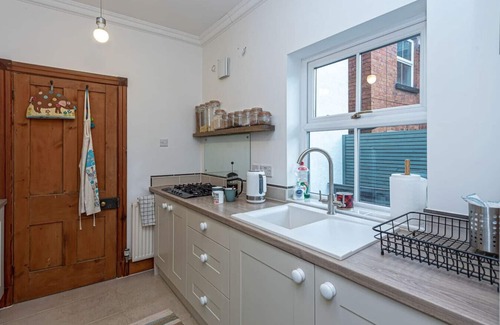 Ruthin House | Preswylfa Ruthin · Beautiful Redbrick Home in Ruthin Centre & Parking