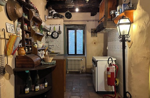 Giuliano di Roma Apartment | Preta Nera Intera - Five Bedroom Apartment, Sleeps 12