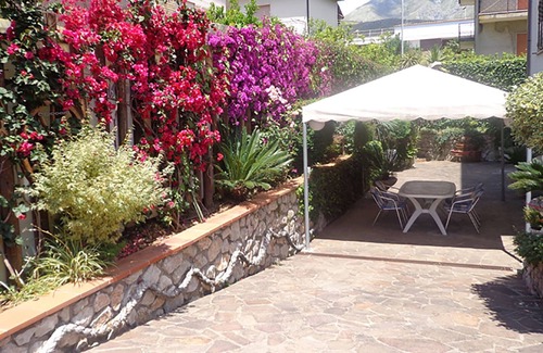 Gianola Apartment | pretty apartment in the Villa Lidia EG on the left, for 4 pers 10min on foot sea