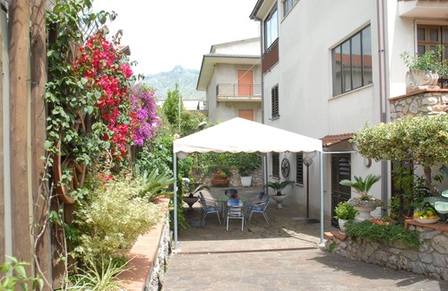 Gianola Apartment | pretty apartment in the Villa Lidia EG on the left, for 4 pers 10min on foot sea