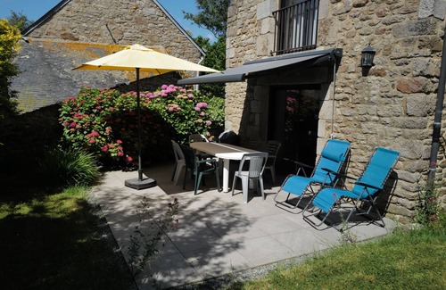 Larmor-Plage House | Pretty Breton stone house, 5 to 600 meters from the sea. Equivalent to 3 stars.