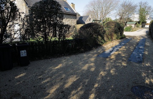 Larmor-Plage House | Pretty Breton stone house, 5 to 600 meters from the sea. Equivalent to 3 stars.