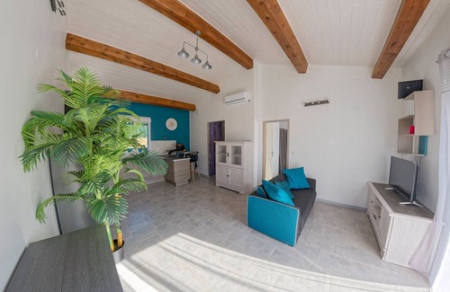 Le Luc Cabin | Pretty bungalow in Le Luc-En-Provence