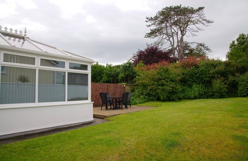 Saundersfoot House | Pretty Bungalow in Saundersfoot, Pembrokeshire (with Wi-Fi)