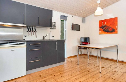 Aabenraa House | Pretty cabin in camping resort