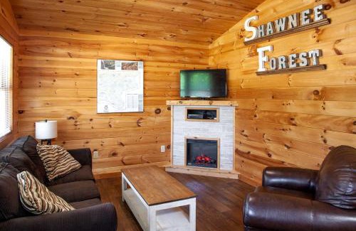 Equality House | Pretty Cabin with Hot-tub in Herod, Illinois