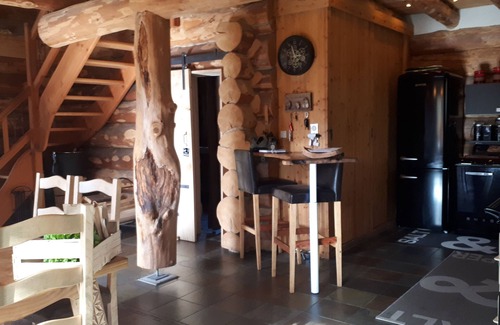 Seez Ski Chalet | Pretty chalet in a wooded garden