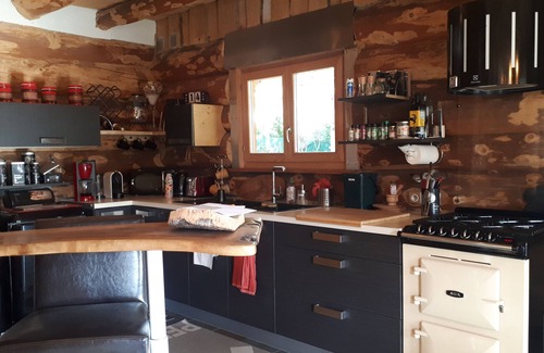 Seez Ski Chalet | Pretty chalet in a wooded garden