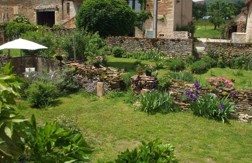 Viry Cottage | Pretty Clunisois farmhouse, near Cormatin, Taizé and Cluny, nearby greenway