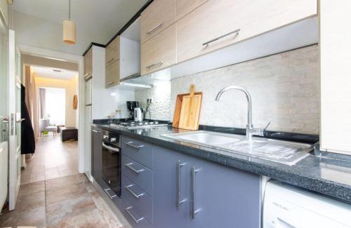 Rasimpasa Apartment | Pretty Corner Flat with Abundant Light in Kadikoy