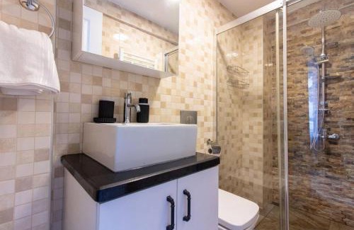 Rasimpasa Apartment | Pretty Corner Flat with Abundant Light in Kadikoy