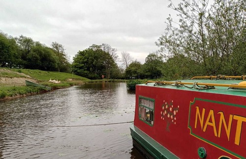 Rhayader House | Pretty & cosy boat in stunning valley view, Wales