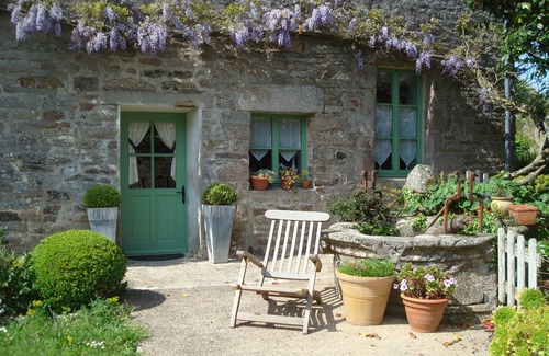 Melgven Cottage | Pretty cottage in a charming fifteenth century south finistere mansion