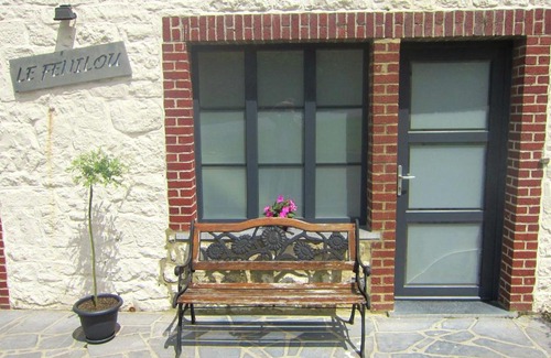 Gimnee House | Pretty Cottage in Gimnee with Garden