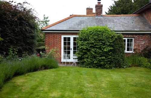 Farley Cottage | Pretty cottage located in an award-winning village