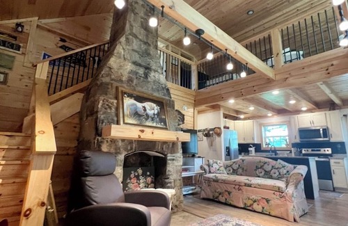 Frogue House | Pretty Cottage Next to Dale Hollow Lake State Park, 1 Mile to Marina and Golf