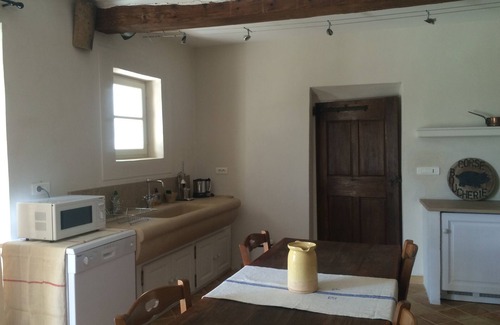 Castellet House | Pretty country house at the foot of the Luberon in Castellet.