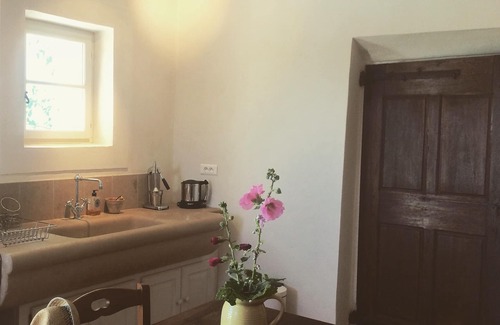 Castellet House | Pretty country house at the foot of the Luberon in Castellet.
