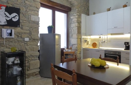 Paola Apartment | Pretty Cozy Studio Apartment in Paola