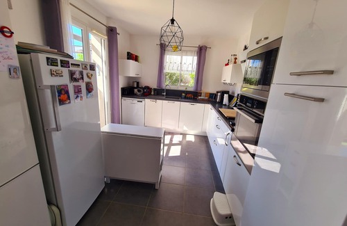 Mudaison House | Pretty detached house close to the sea, with above-ground pool