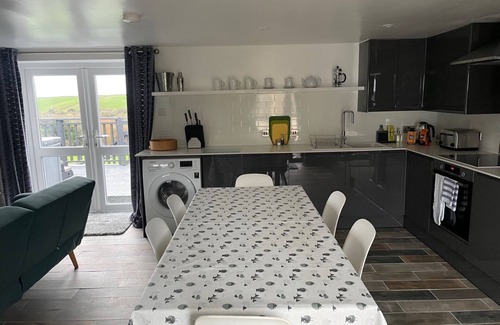 Newquay Cottage | Pretty dog-friendly barn w/hot tub & country views