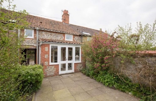 Little Walsingham Cottage | Pretty flint cottage in tranquil setting close to coast and Walsingham shrines