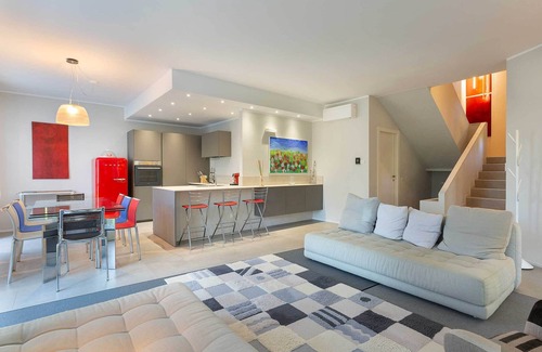 Meina House | Pretty home in a lakeside resort with pool and tennis! - Casa Aurora