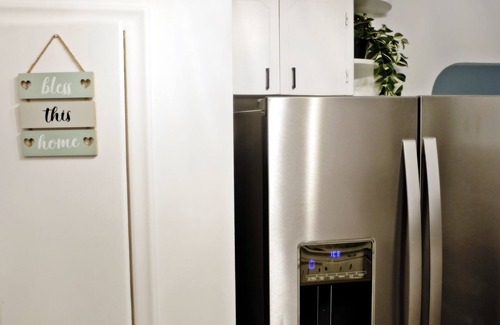 Southwest Edmonton House | Pretty home in the heart of Edmonton. Main floor, Pet-Friendly!