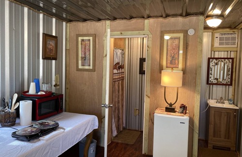 Willis Cabin | Pretty horse cabin in the woods