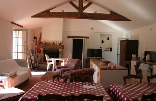 Avrille House | Pretty house in a nice park