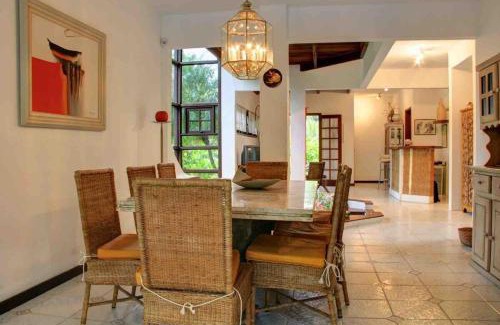 Sao Sebastiao House | Pretty house with pool and amazing garden