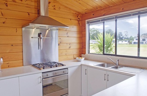 Pauanui Cottage | Pretty in Pauanui - Pauanui Holiday Home