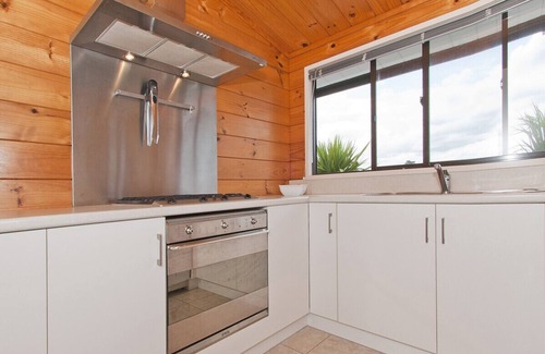 Pauanui Cottage | Pretty in Pauanui - Pauanui Holiday Home