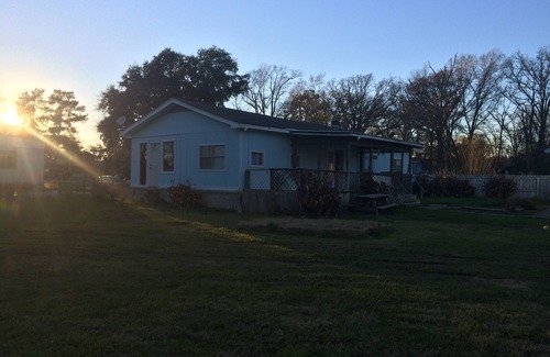 West Livingston House | Pretty Lakehouse for a Great, Inexpensive Getaway!