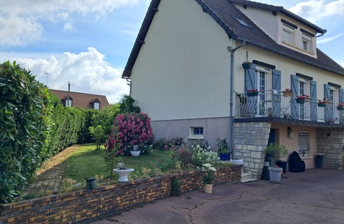 Breuil-Bois-Robert House | Pretty little villa 45 minutes from Paris and less than 2 hours from the Normandy coast.