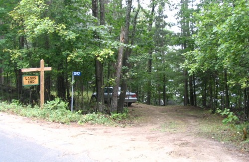 Lake of Bays Cottage | Pretty Muskoka cottage and deck close to lake. Fabulous SW View Sun all day