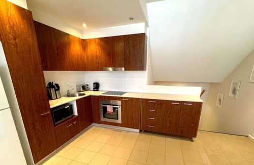 City West Apartment | Pretty Penthouse - Close to ANU