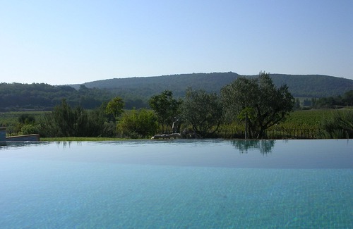 Mondragon House | Pretty Provencal house with its private garden in a large silkworm