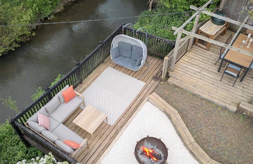 Petworth Cottage | Pretty Riverside Cottage, PetworthnTwo Bedrooms, Sleeps 3. Dogs Welcome