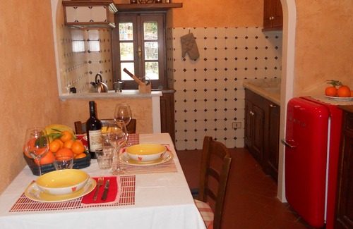 Camaiore House | PRETTY RUSTIC WITH A BEAUTIFUL SEA VIEW
