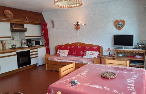 Flumet Apartment | Pretty, spacious studio, calm, sunny, to 50km Chamonix and Annecy, 8km Megève