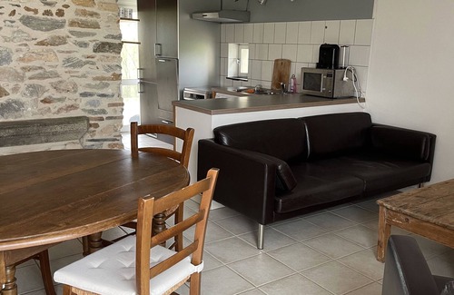 Belleserre Cottage | Pretty stone cottage