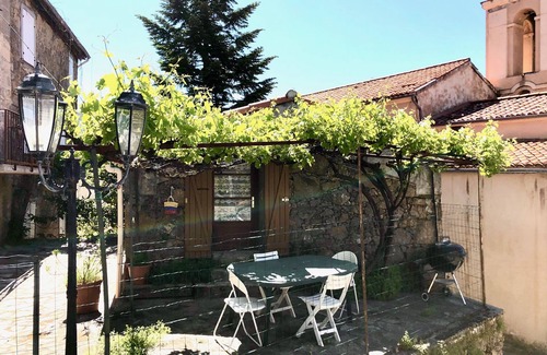 Evisa House | pretty stone house in the heart of the village