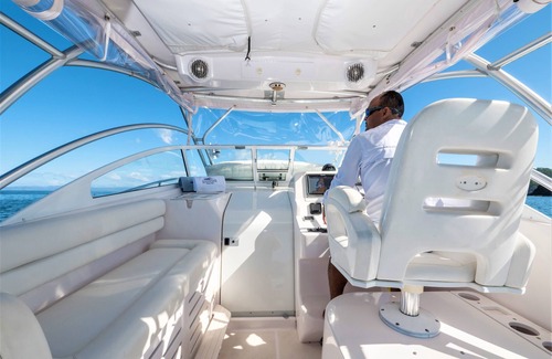 Coco Boat Rental | Pretty Vane 32' ProLine-Walk Around-A/C Cabin