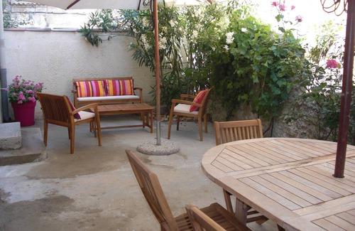 Bedarrides House | Pretty village house equipped with terrace and air conditioning. For 6 people
