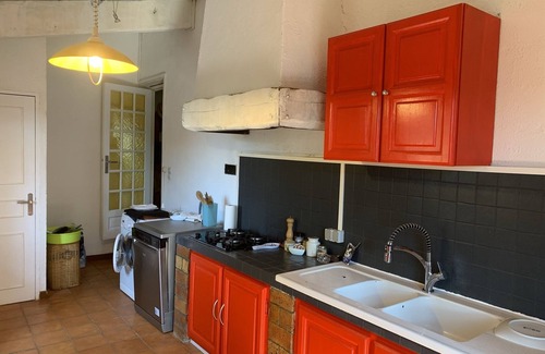 Tavel Villa | Pretty villa near Avignon and the Pont du Gard with a view of the village of Tavel