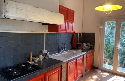 Tavel Villa | Pretty villa near Avignon and the Pont du Gard with a view of the village of Tavel